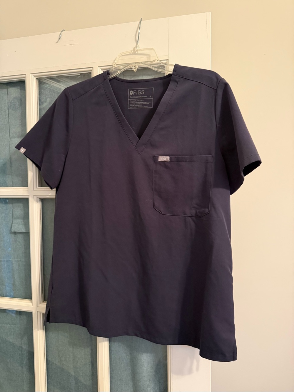 FIGS women’s  V-Neck Scrub Top in Navy